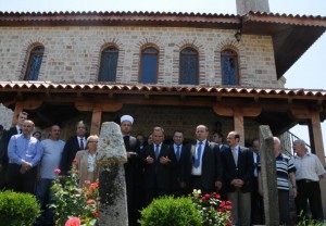 Bekir Bozdag posjetio Nizamsku džamiju i osmanlisjko mezarje u Tuzima