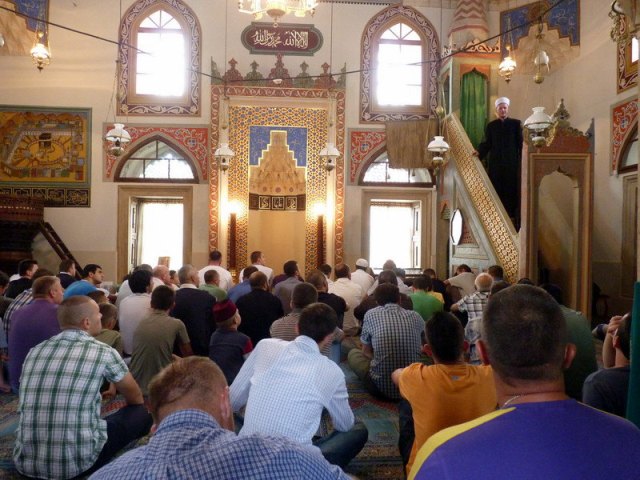 Džuma-namaz u Husen-pašinoj džamiji