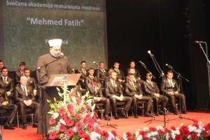 Reis Fejzić prilikom obraćanja na svečanoj akademiji maturanata
