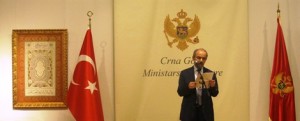 Ambasador Turske u Crnoj Gori Mehmet NIyaz Talnilir prilikom otvaranja izložbe